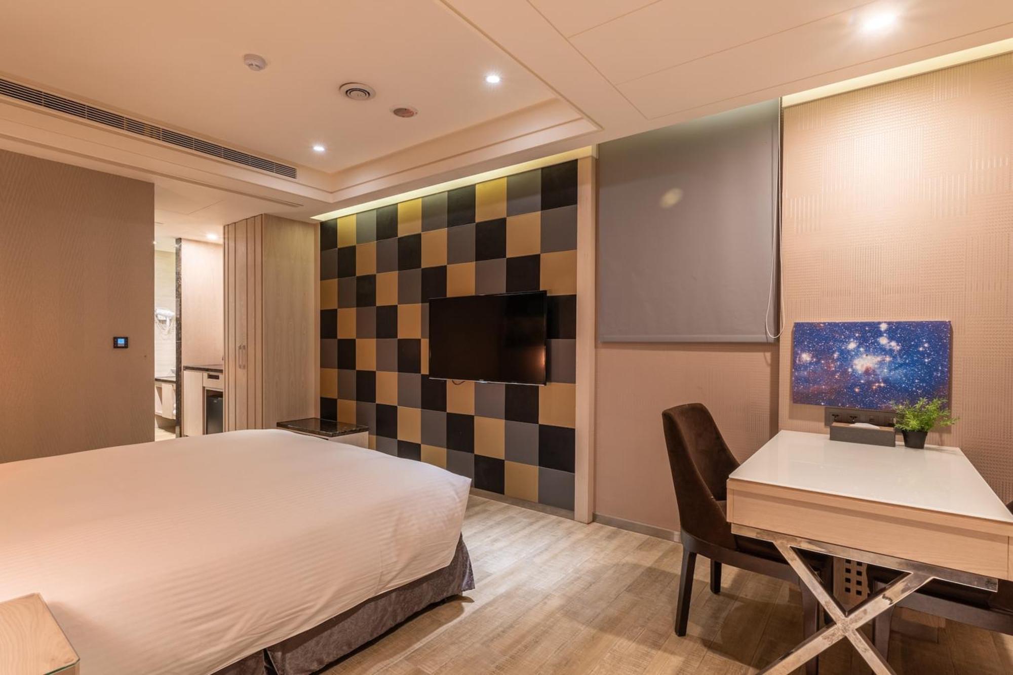 Guide Hotel Taichung Ziyou Exterior photo